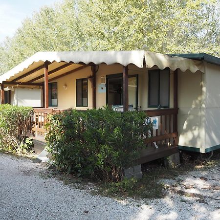 Comfortabele Familie Chalets Met Veranda Incl Airco Dichtbij Zee! เวียเรจโจ ภายนอก รูปภาพ